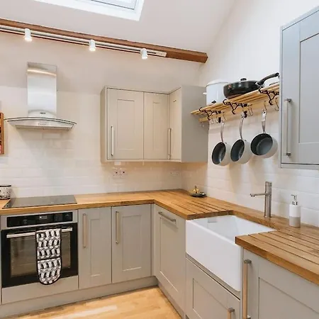 Elm House Barn - Converted Barn At The Gateway To The District National Park