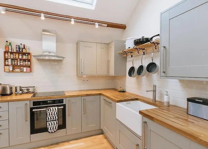 Elm House Barn - Converted Barn At The Gateway To The District National Park