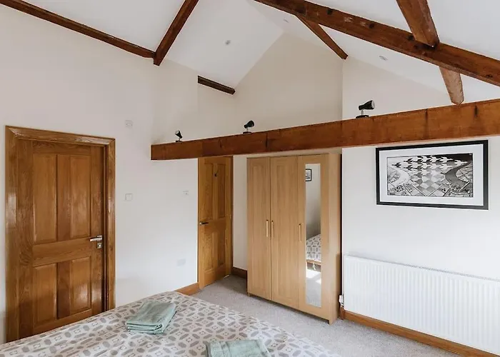 Elm House Barn - Converted Barn At The Gateway To The District National Park